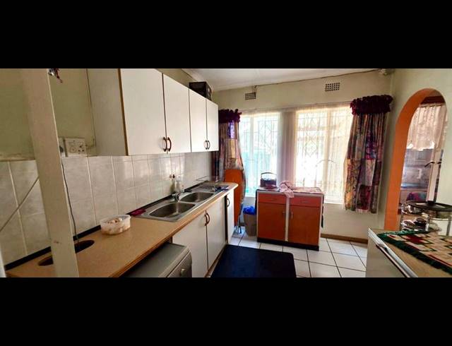 3 BEDROOM HOUSE FOR SALE IN VAN RIEBEECK PARK